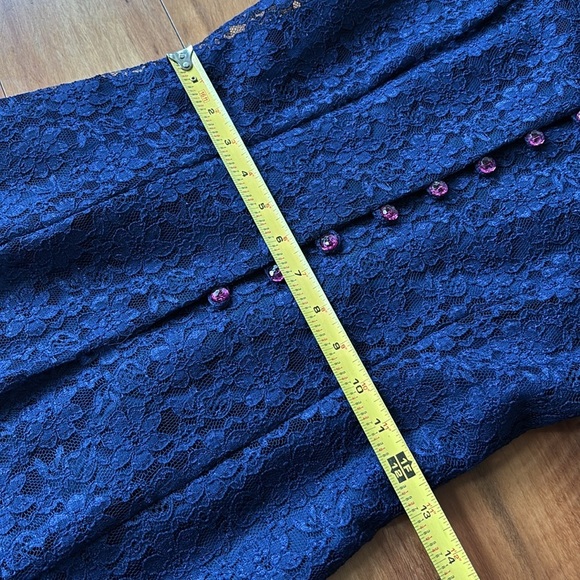 Vintage lace dress - Picture 6 of 12